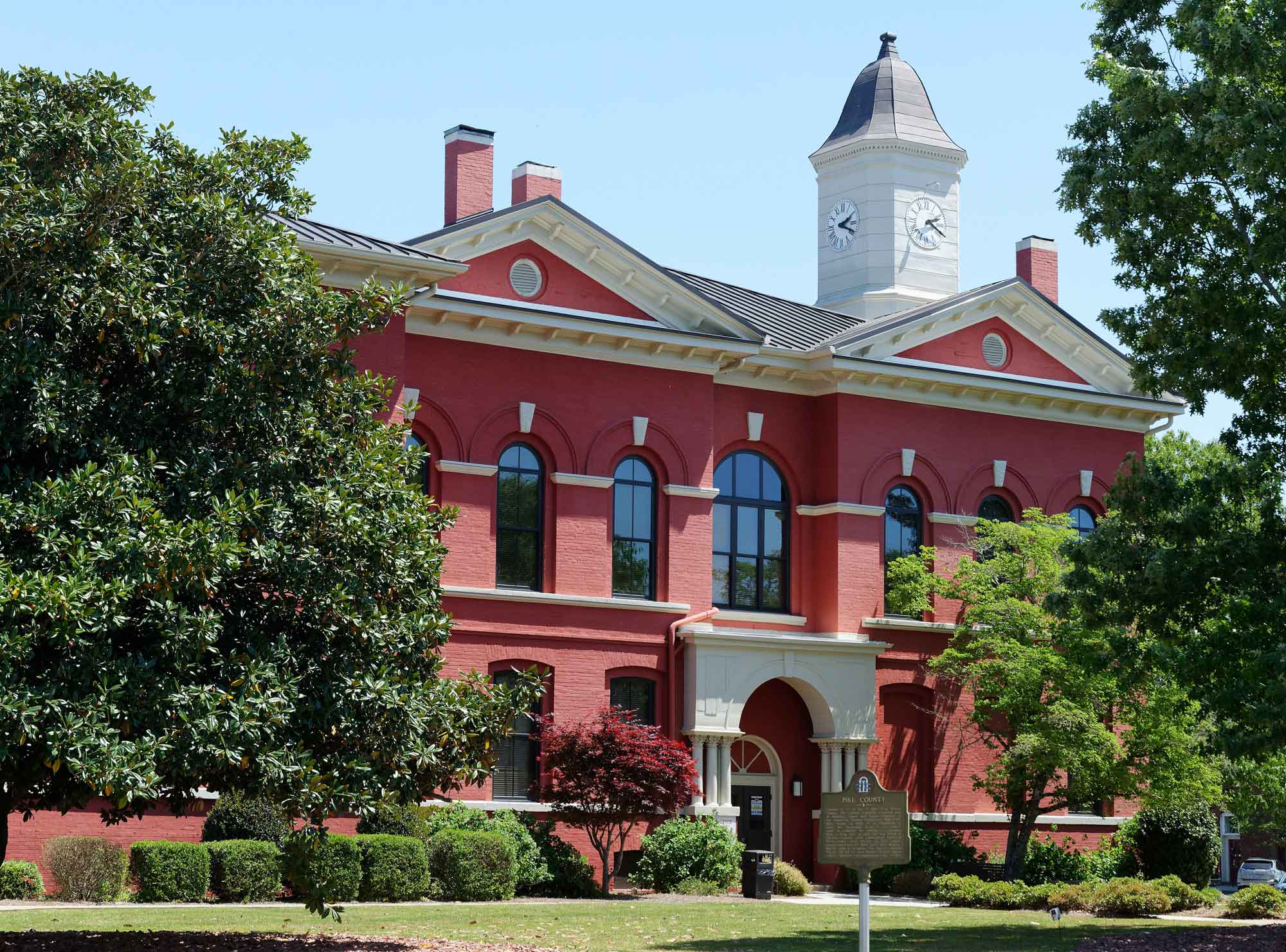 pike_county_courthouse_side_view_zebulon_ga